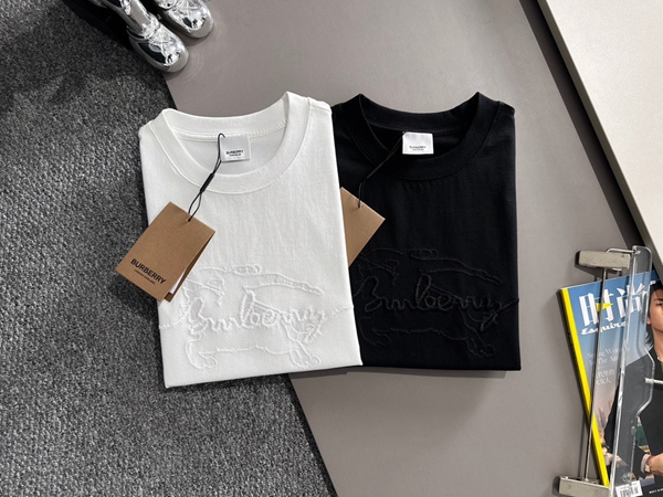 ブランドTシャツ全体デザイン